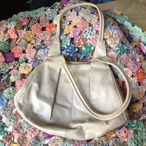 Creme Hobo kiss lock bag